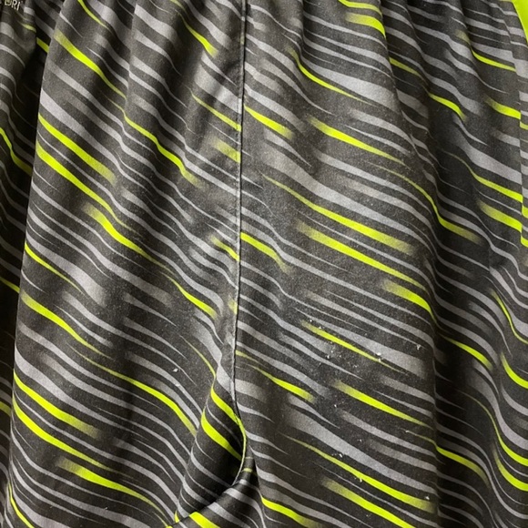 GUC Xersion Shorts (Boys L) - Picture 3 of 4